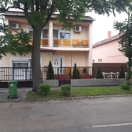 Sasfeszek Apartment Hajdúszoboszló Екстериор снимка
